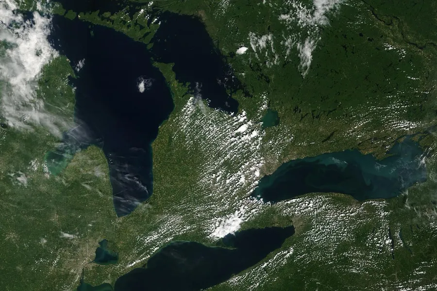Satellite photograph of Lake Huron, Georgian Bay, Lake Erie and Lake Ontario on a clear summer day