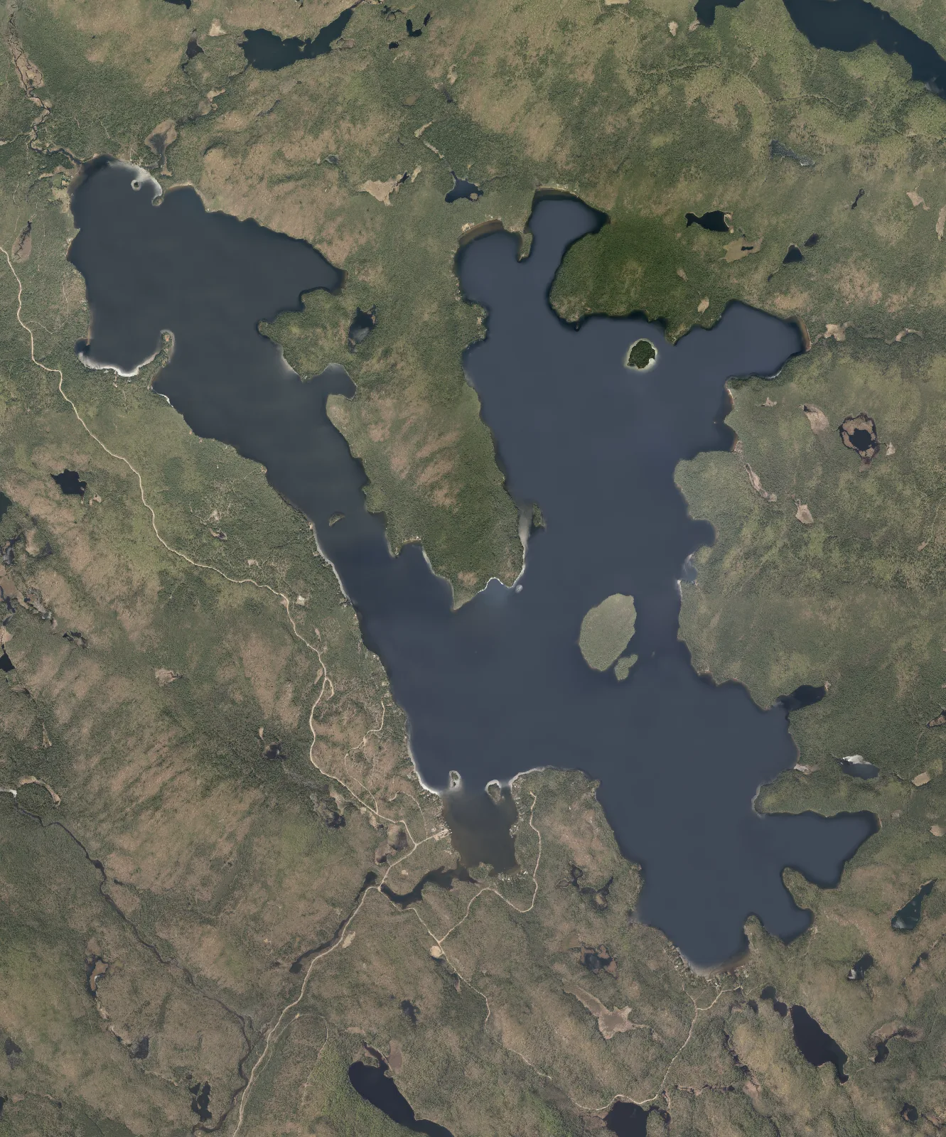 Aerial photograph of Aylen Lake.