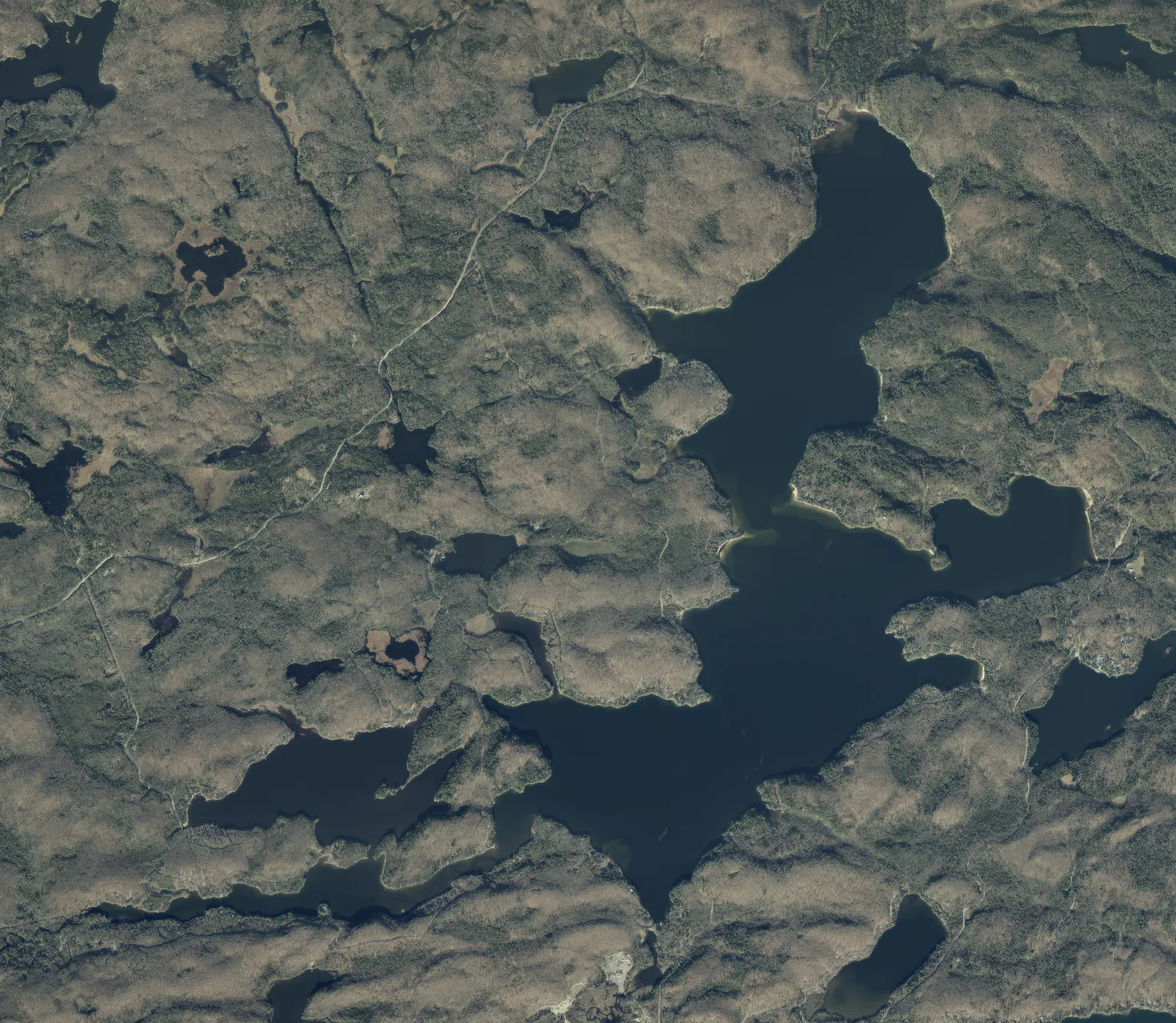 Aerial photograph of Drag Lake.