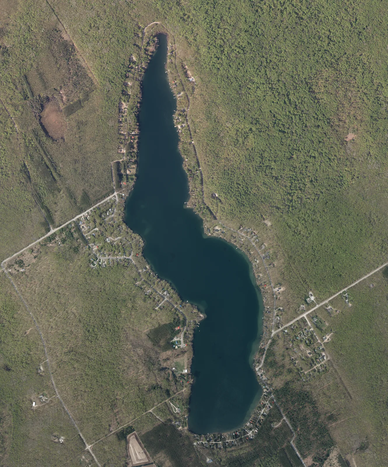 Aerial photograph of Farlain Lake.