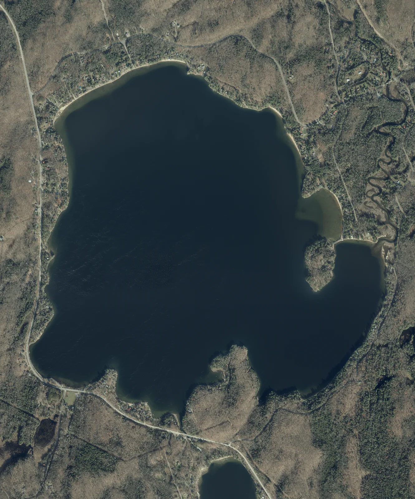 Aerial photograph of Halls Lake.