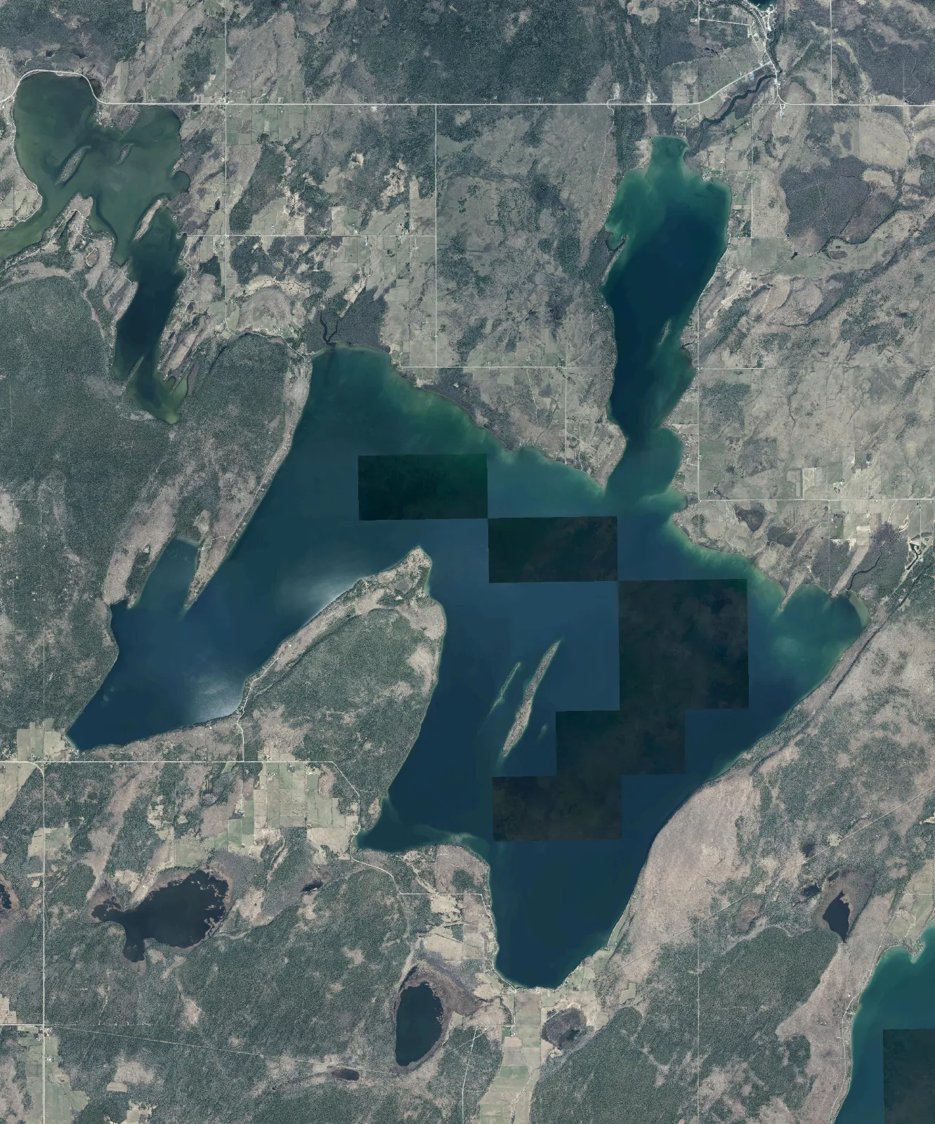 Aerial photograph of Lake Kagawong.