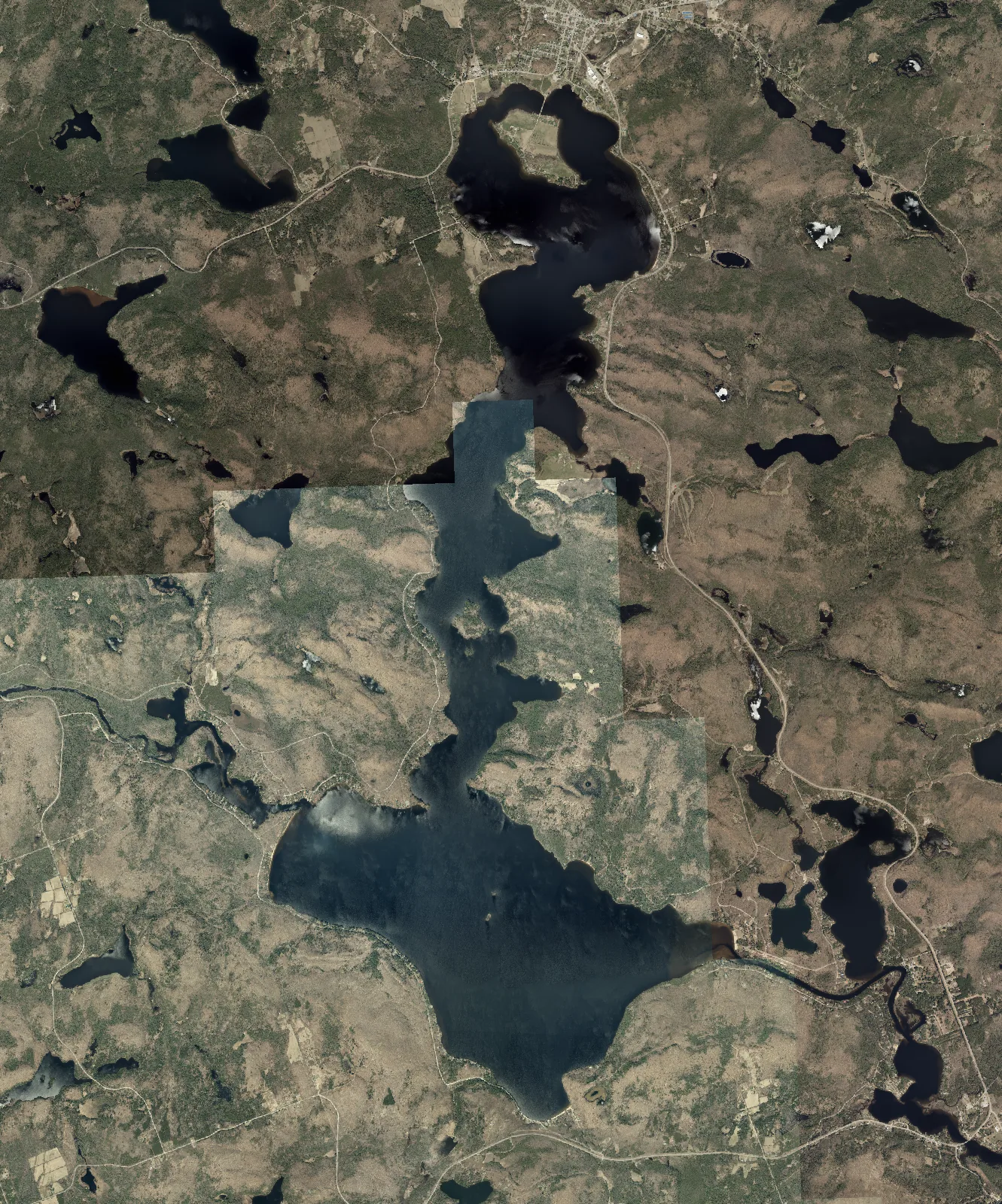 Aerial photograph of Kamaniskeg Lake.