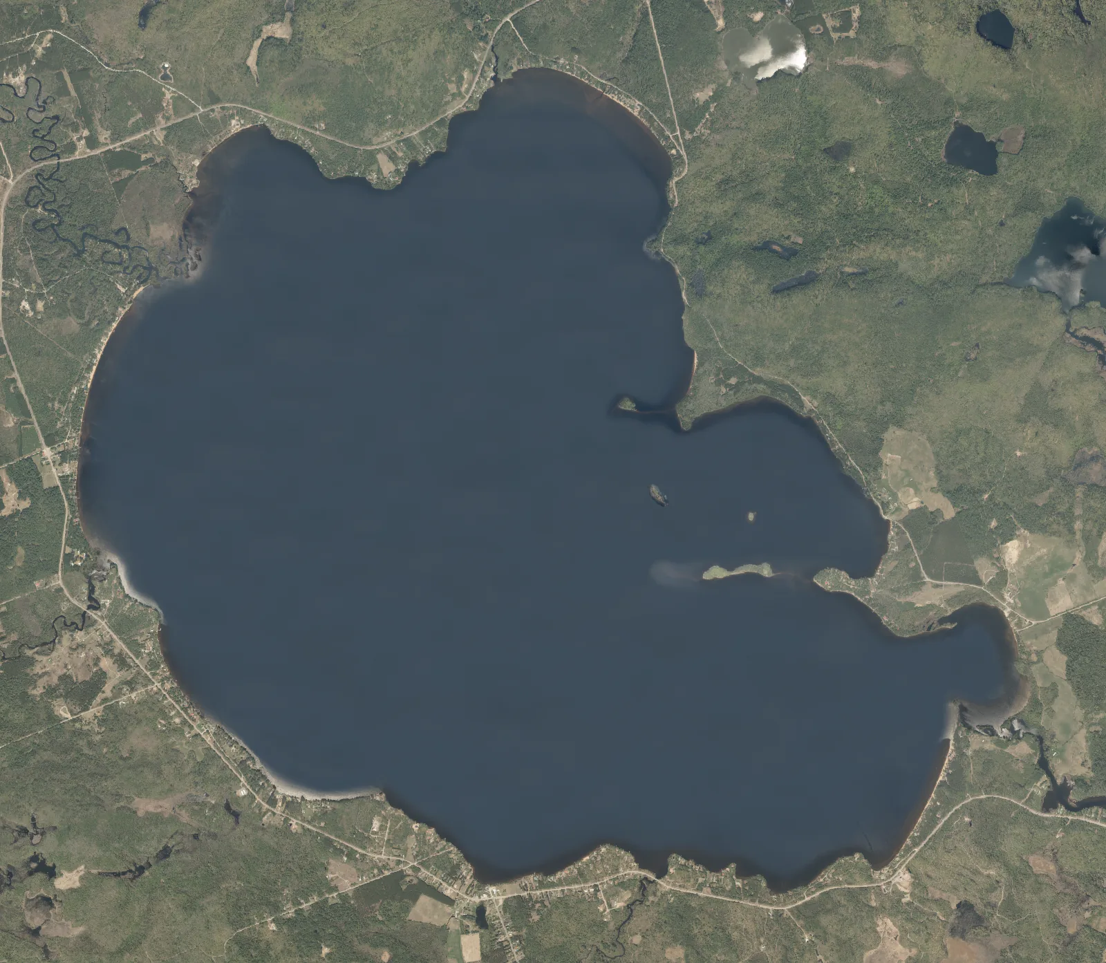 Aerial photograph of Round Lake.