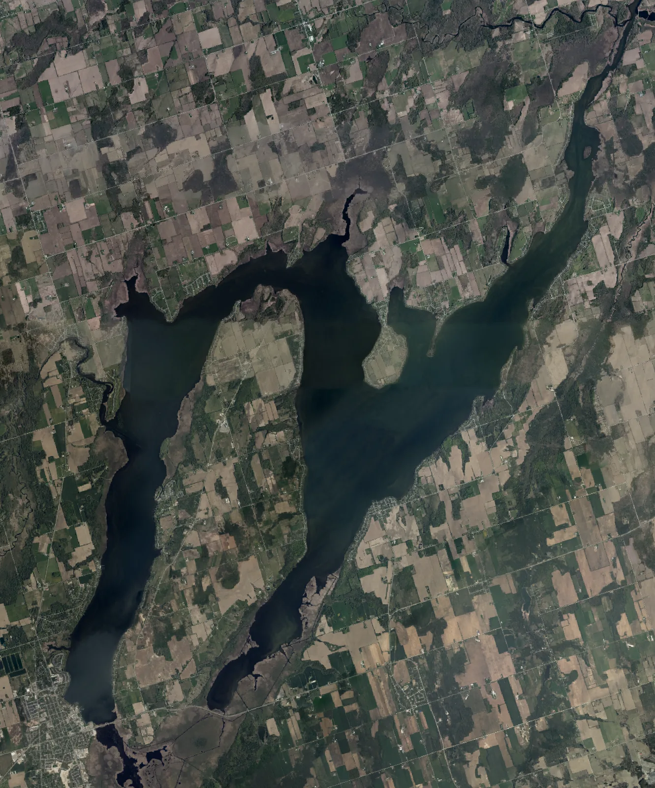 Aerial photograph of Lake Scugog.