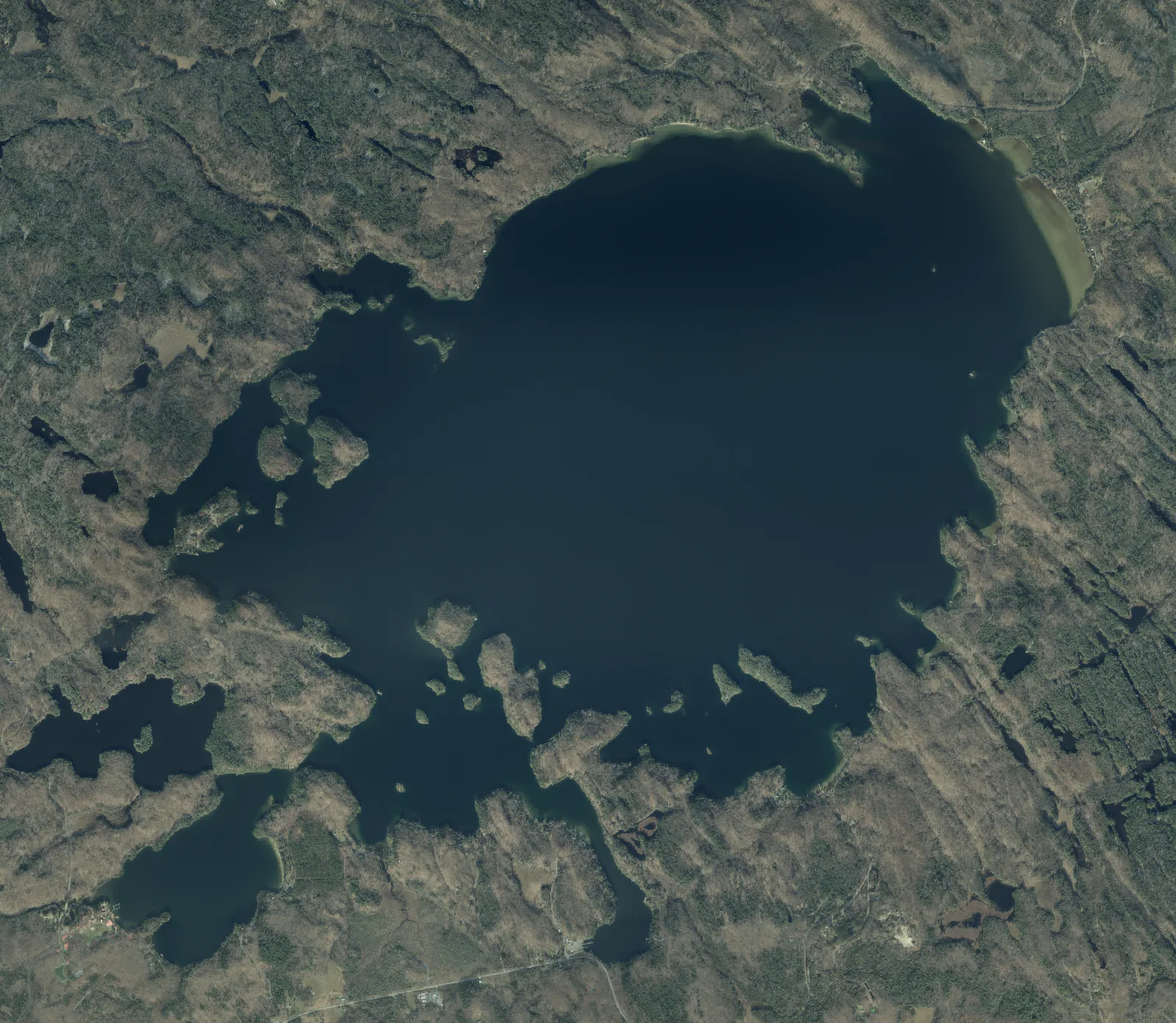 Aerial photograph of Skeleton Lake.