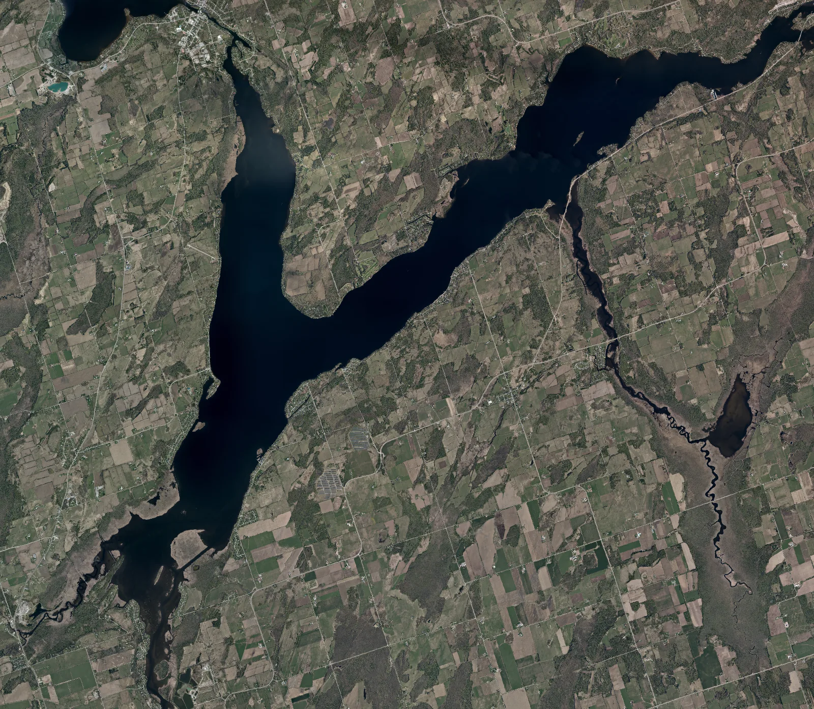 Aerial photograph of Sturgeon Lake.
