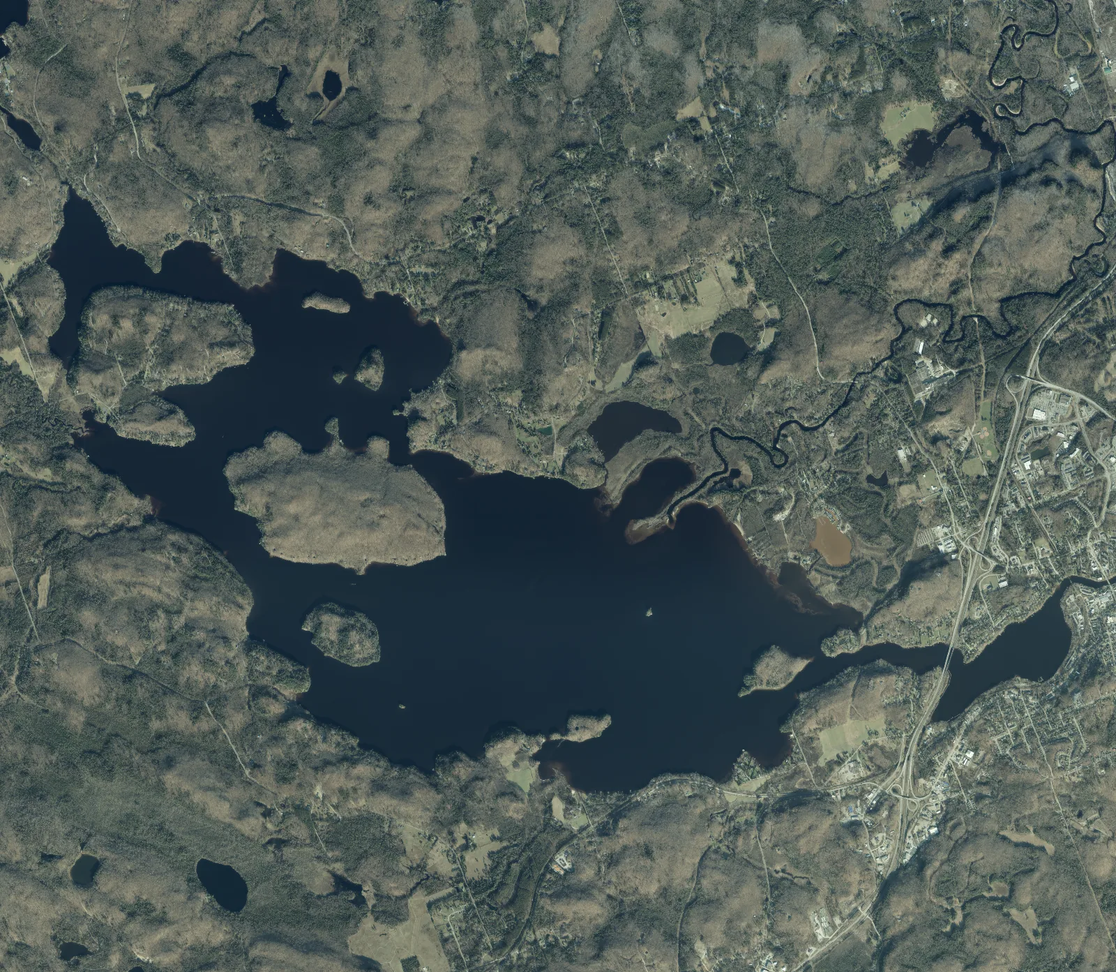 Aerial photograph of Lake Vernon.