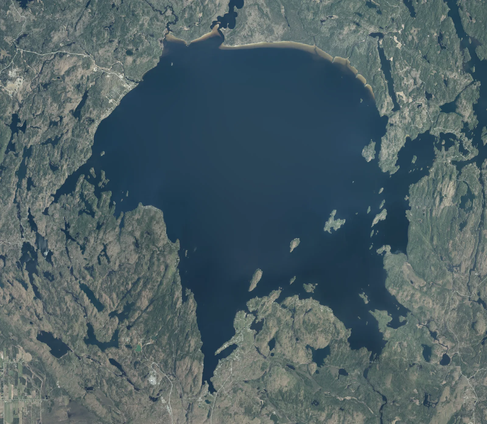 Aerial photograph of Wanapitei Lake.